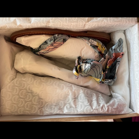 Brand New- Christian Louboutin - Picture 2 of 7